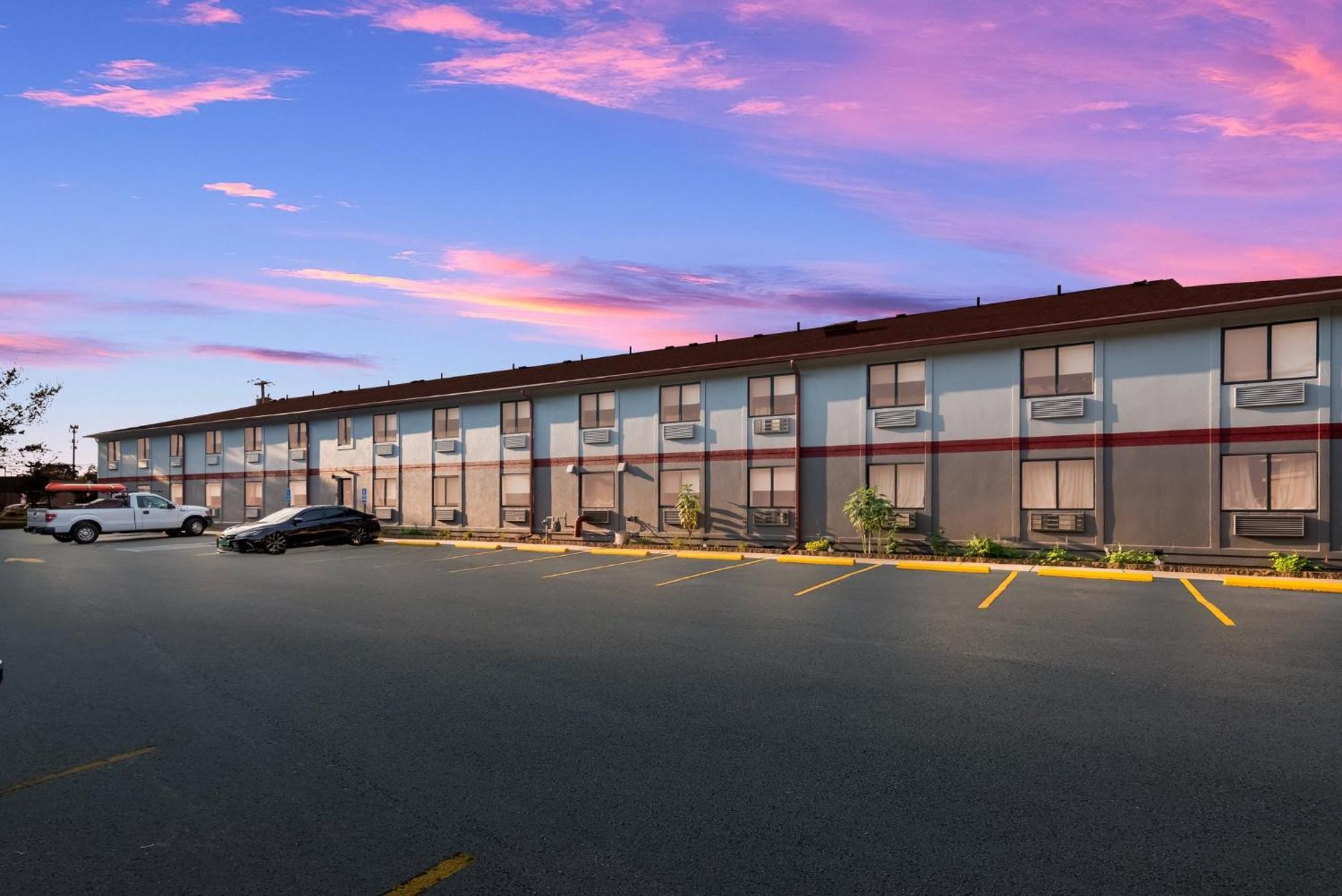 Red Roof Inn & Suites Vineland - Buena Exterior photo